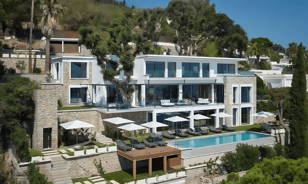 Villa Hotel Bassa Californie in Cannes, French Riviera, France – guest suite with king-size bed and sea-facing balcony